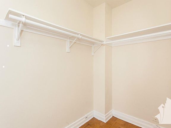 3rd image of 724 W Belmont Ave