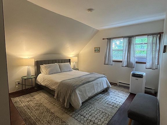 Queen bedroom #2