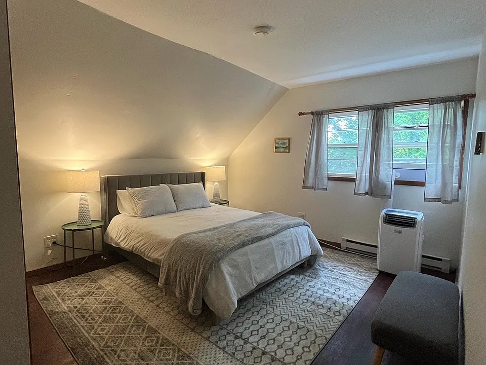 Queen bedroom #2