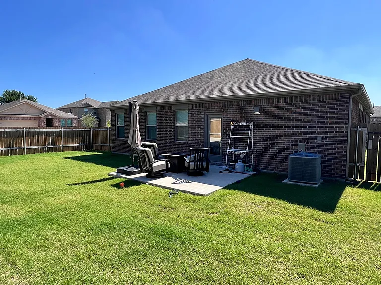 2113 Emma Ct — Photo 35