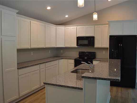 4th image of 536 Cypress Ln