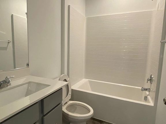5th image of 33029 Clairette Ct