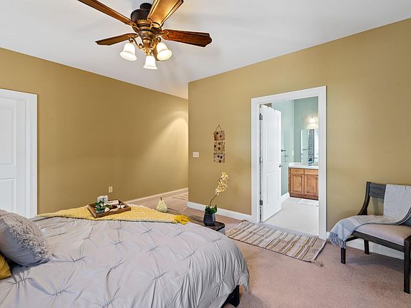 3rd image of 224 E Lloyd St #1