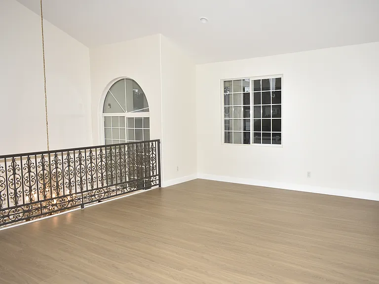 4751 Haskell Ave — Photo 34