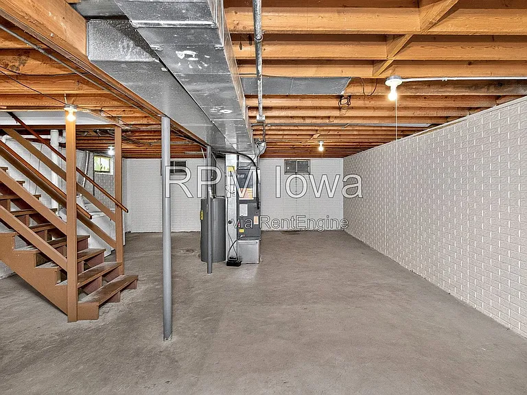 1614 NW Applewood St — Photo 22
