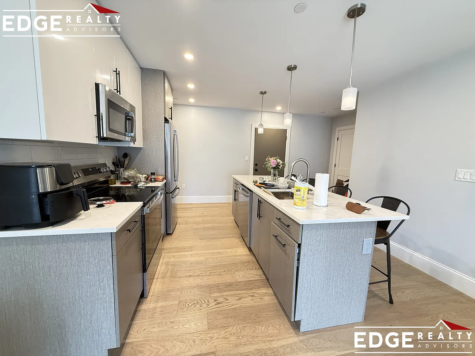 2 bed, 1150 sqft, $3,400 — Photo 3