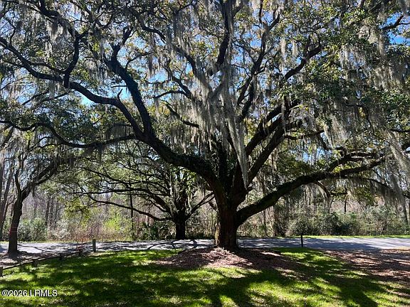 3rd image of 33 Old Salem Rd