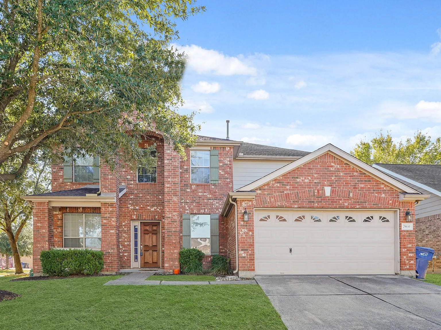 4 bed, 2.5 bath, 3524 sqft, $2,350 — Photo 1