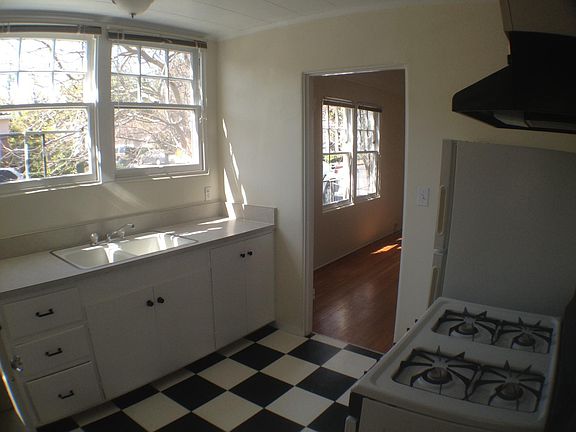 4th image of 252 Everett Ave