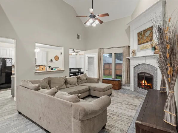 104 Santa Fe Trl, Justin, TX 76247