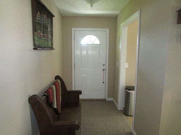 5th image of 104 Pine Ln