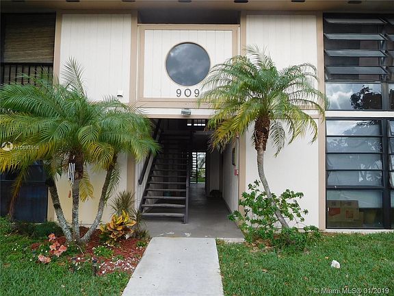 2nd image of 909 NE 199th St APT 201-19