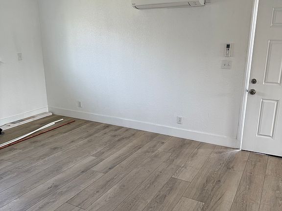 3rd image of 931 S Airport Way #1