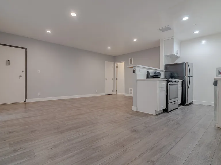 928 4th St #3 — Photo 8