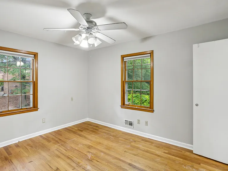 3319 Charlotte Cir SE — Photo 13