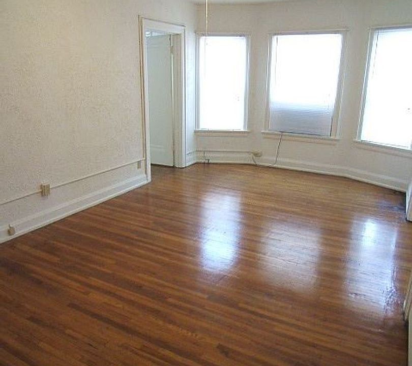 Building Photo 5