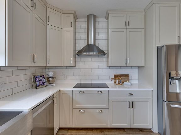 5th image of 1086 Stonehaven Dr #1