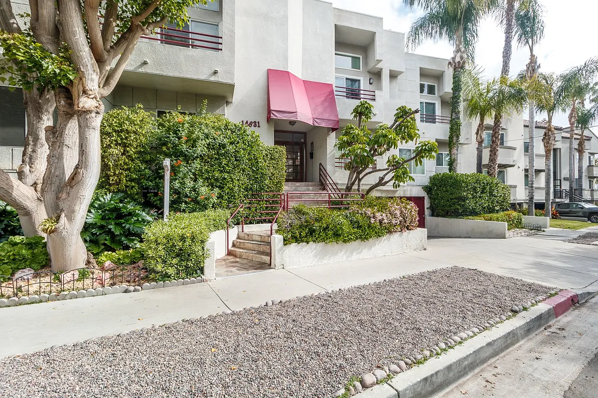 Building Photo - 14631 Dickens St #7