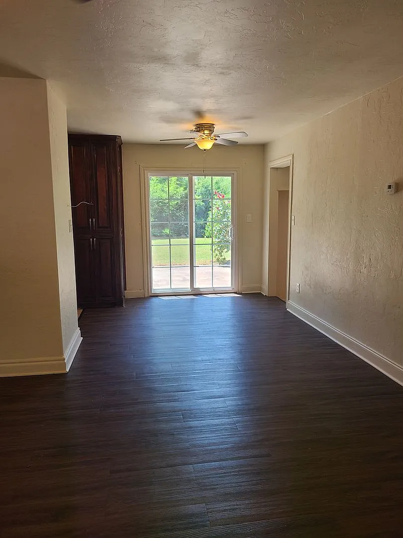Custom Kitchen! Close to Schools! Beautifully Landscaped! — Photo 3