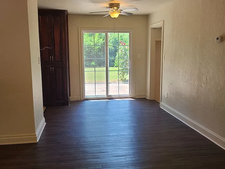 1216 Westlawn Dr — Photo 3