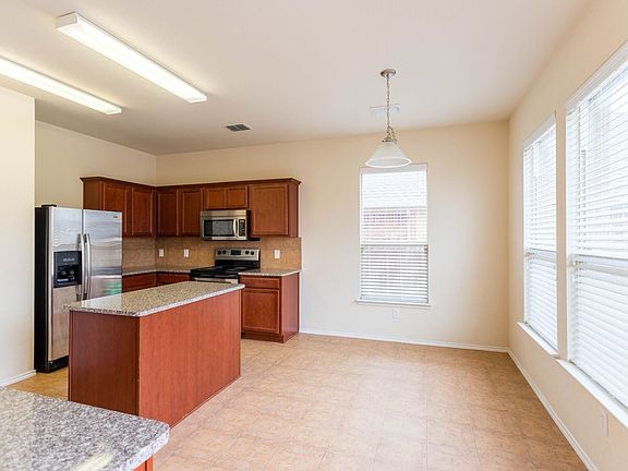 2nd image of 3010 Pinecrest Dr