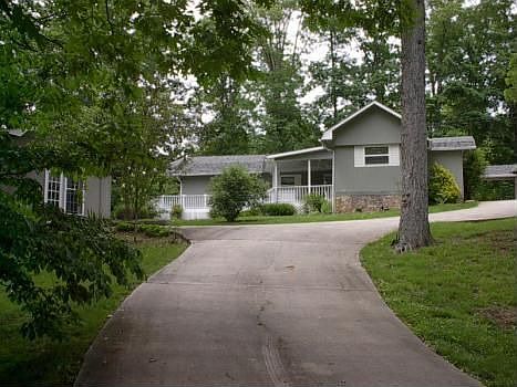 2nd image of 226 Edgewater Dr