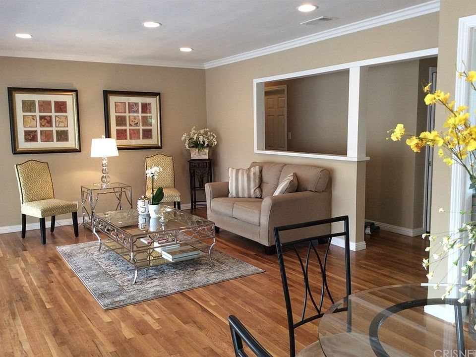LIVING ROOM/DINING AREA WITH RECESSED LIGHTS, CROW