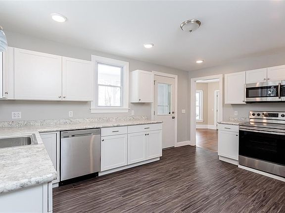 5th image of 10 Hibbard Ave