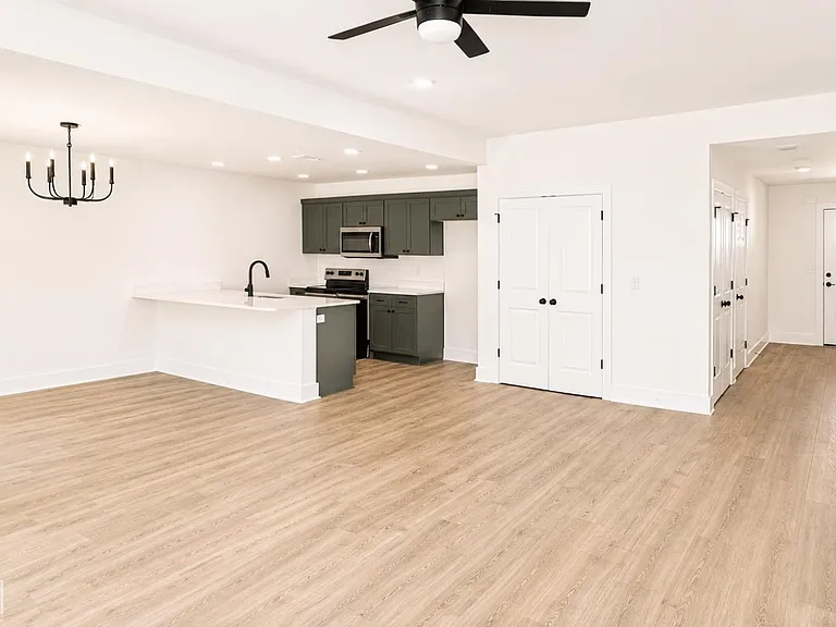 5400 Lotus St — Photo 8