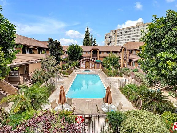 2nd image of 14823 Sherman Way Unit 4
