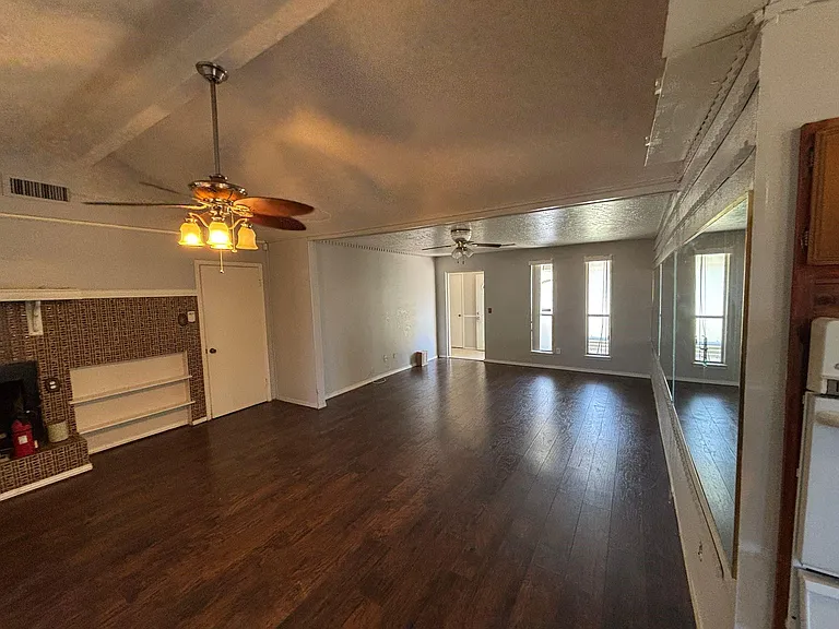 11018 Sharpview Dr — Photo 3