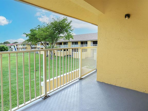 3rd image of 550 NW 214th St APT 204