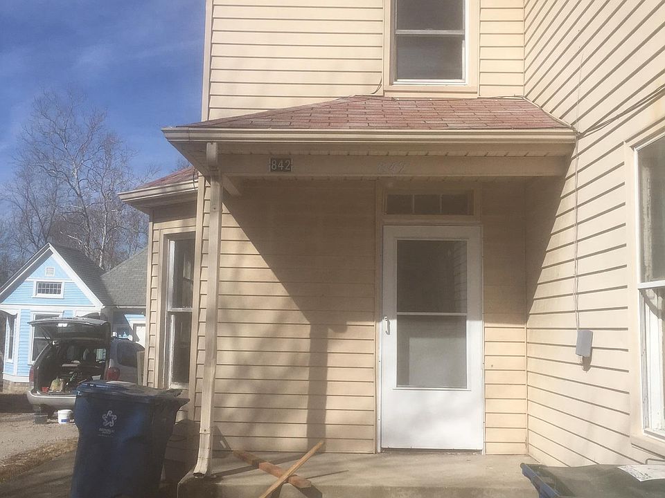 2nd image of 842 Washington Ave