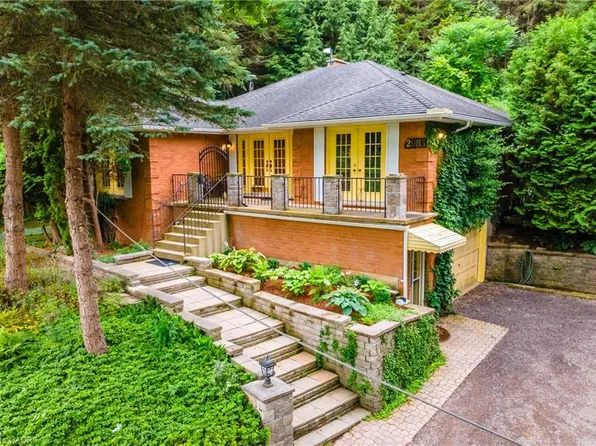 2083 Hollow Rd, Thorold, ON L0S 1E6