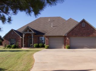 811 N Czech Hall Rd, Tuttle, OK 73089