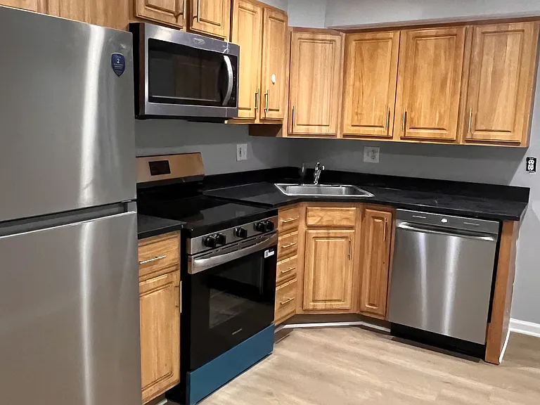 1120 1/2 G St NE #1120-1/2 — Photo 4