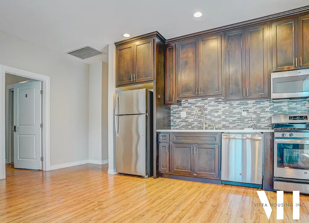 7 bed, 1706 sqft, $8,239 — Photo 2