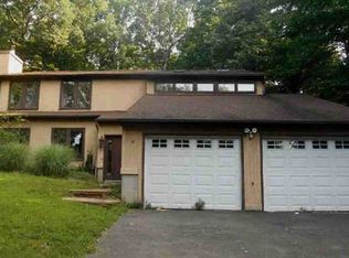 12 Sylvan Hills Rd, East Haven, CT 06513