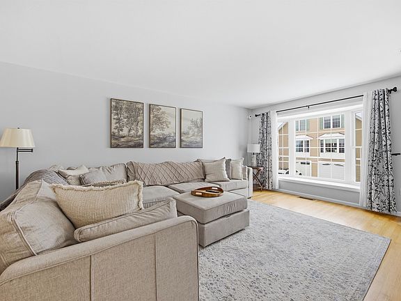 5th image of 11 Canterberry Court #A