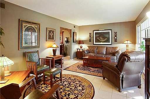 3rd image of 130 Wisteria Dr