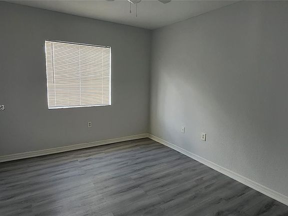 5th image of 940 SW 7th Plz
