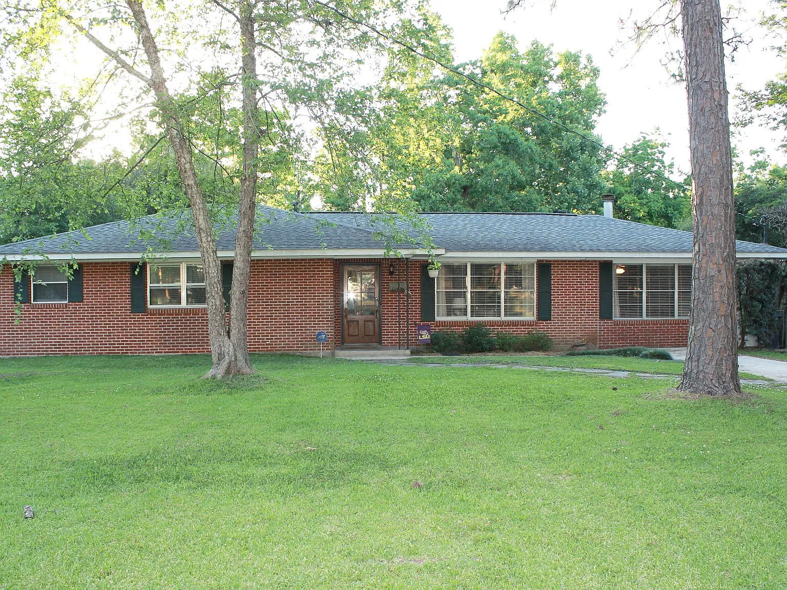 1345 Highland Park Dr — Photo 1