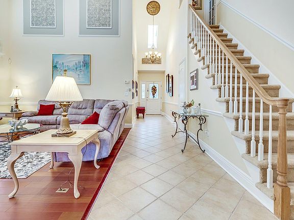 4th image of 8 William Ln #8