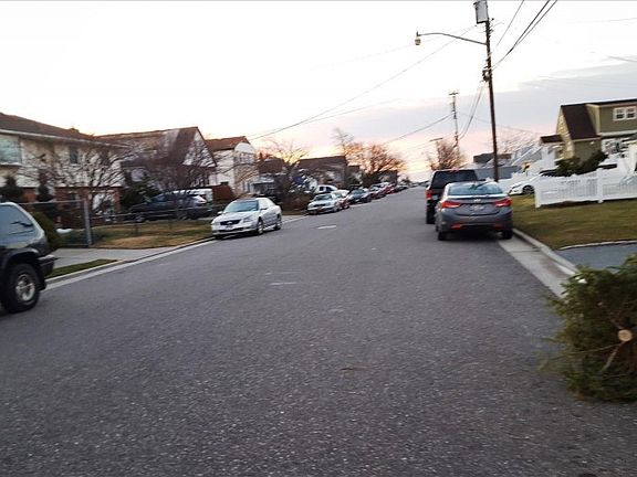 4th image of 325 West Dr
