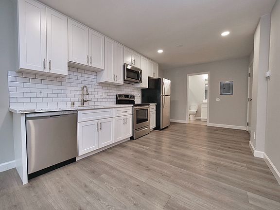 3rd image of 631 Masonic Way #3