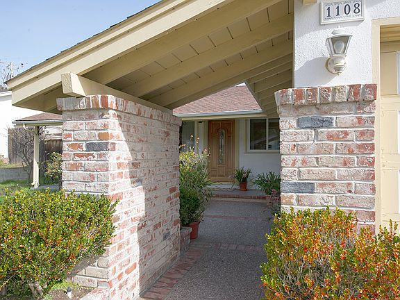 3rd image of 1108 Helen Dr