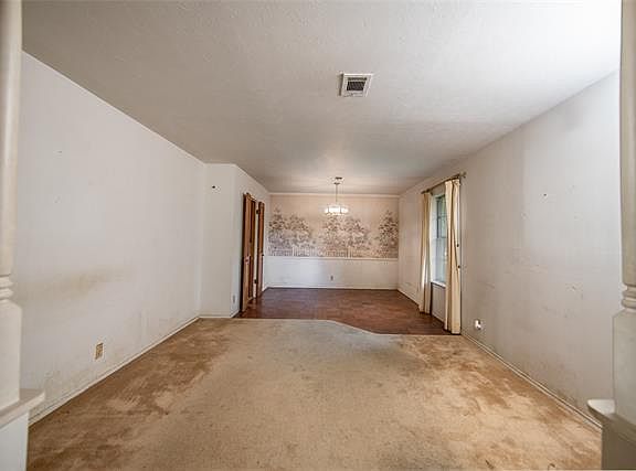4th image of 404 Shadywood Ln