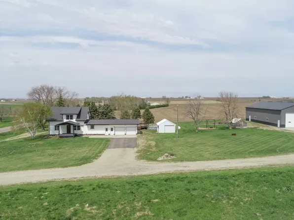 3024 Hickory Ave, Hull, IA 51239