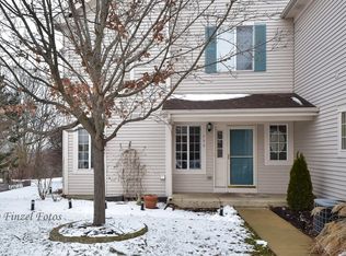 594 Fox Ridge Dr #28B, Fox Lake, IL 60020