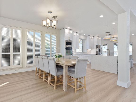 5th image of 6218 Lincolnshire Ln